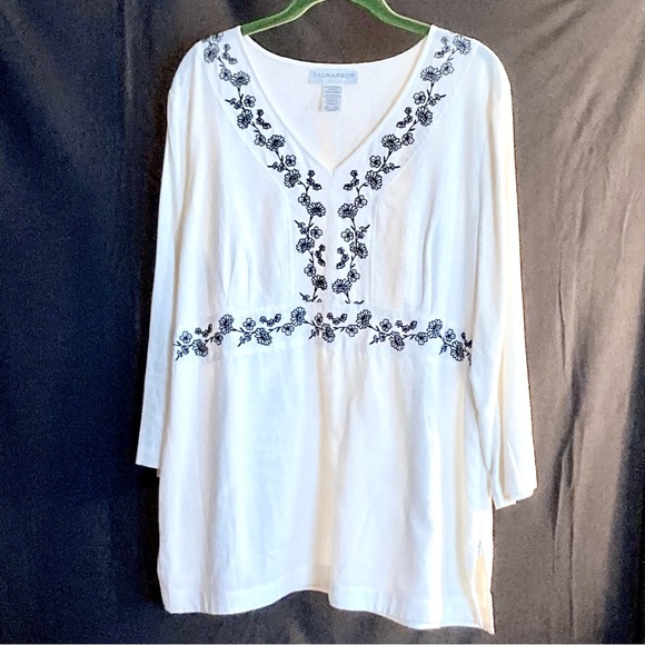 Sag Harbor Tops - Sag Harbor linen blend white embroidered top tunic with side zipper